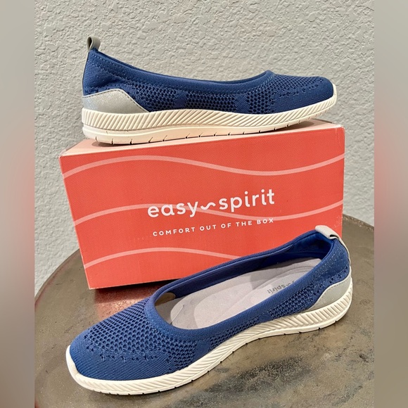 Easy Spirit. Size 8 - Picture 1 of 3